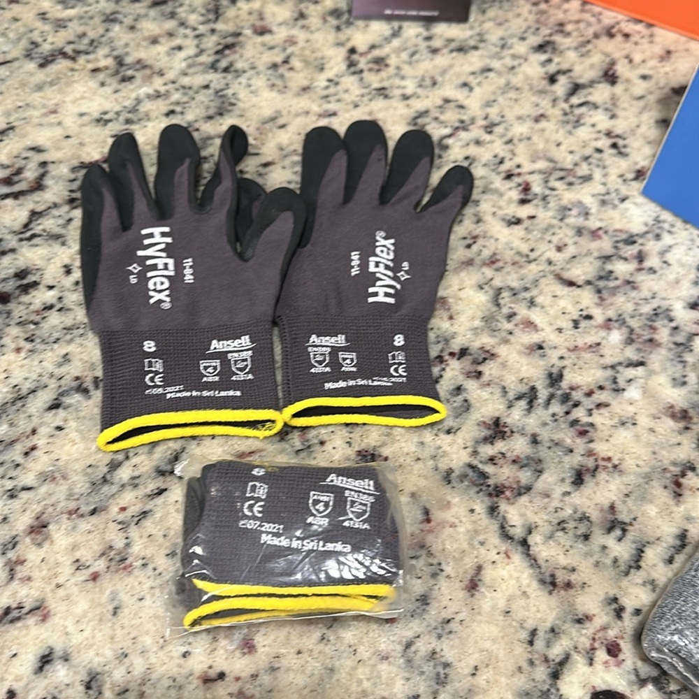 Ansell HyFlex 11-841 Foam Nitrile Gloves ANSI 4